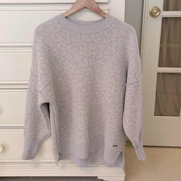 Abercrombie & Fitch Soft Collection Oversized Chenille Sweater - Picture 2 of 5